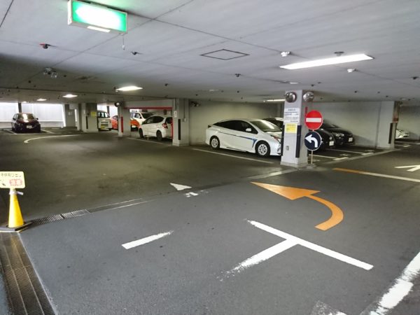 町田市立総合体育館第一駐車場の中の画像